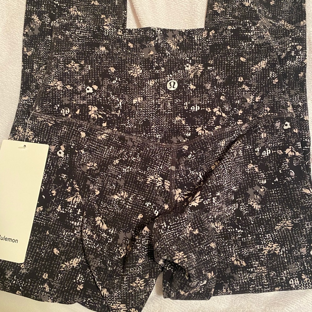 Size 4 Lululemon crop leggings